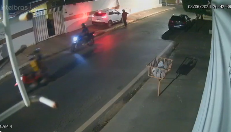 Criminosos armados rendem mulher e roubam carro em VG veja vídeo