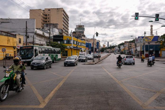 Trânsito, carros, centro