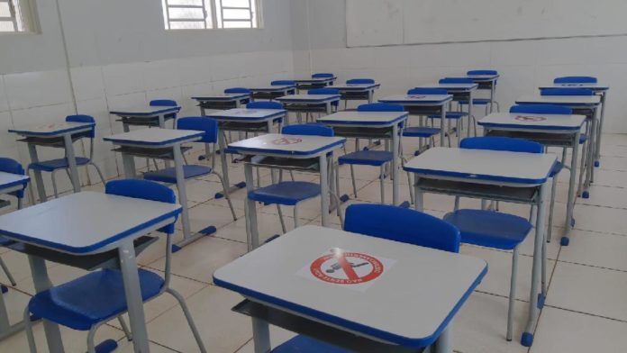 volta às aulas, sala de aula, escola, carteira, estudante