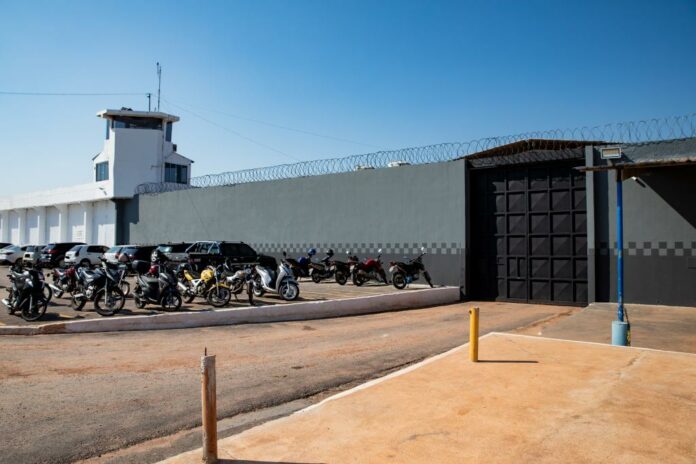 Presídio, cadeia, penitenciária, prisão