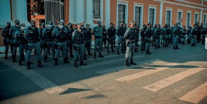 Agentes, policiais, polícia militar, pm